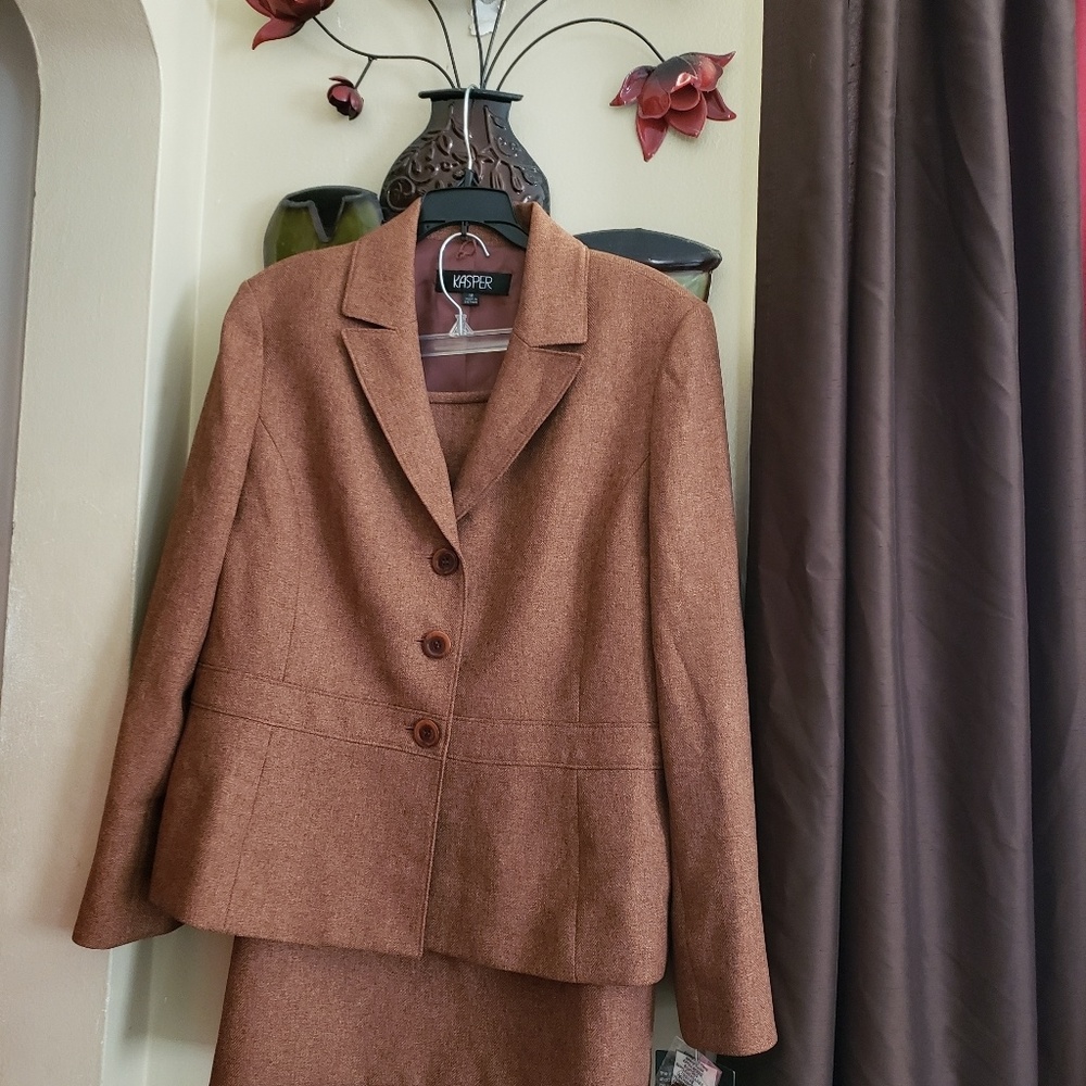 Kasper Suit-NWT.